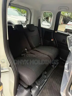 Toyota Roomy Custom GT 2025