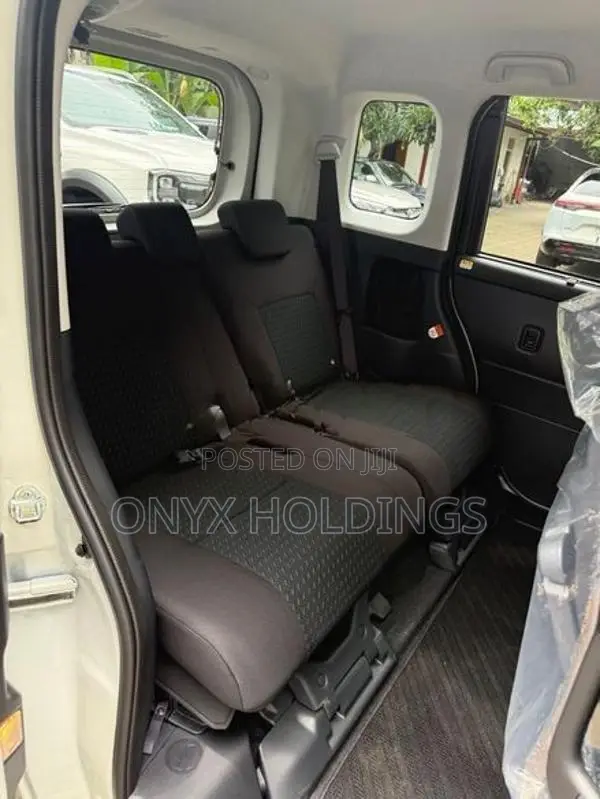 Toyota Roomy Custom GT 2025
