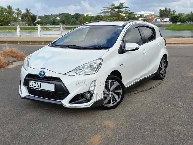 Toyota Aqua X urban 2016
