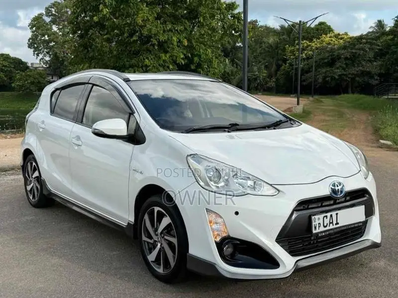 Toyota Aqua X urban 2016