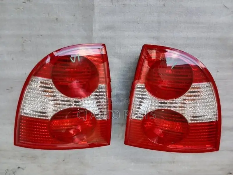 Volkswagen Passat B5 Tail Light Pair