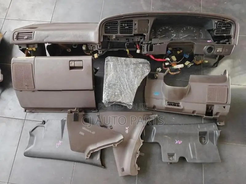Toyota Mark 2 Cressida X80 Dashboard Parts