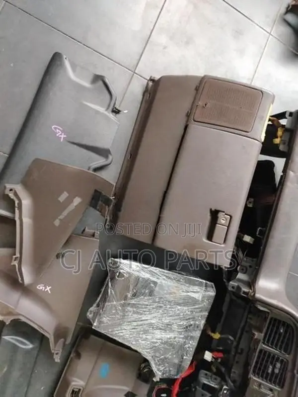 Toyota Mark 2 Cressida X80 Dashboard Parts