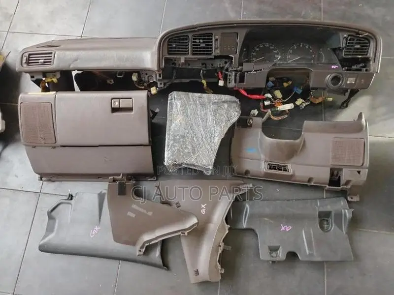 Toyota Mark 2 Cressida X80 Dashboard Parts
