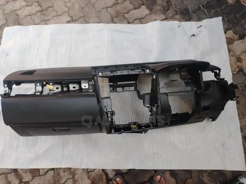 Nissan Tiida Dashboard Base
