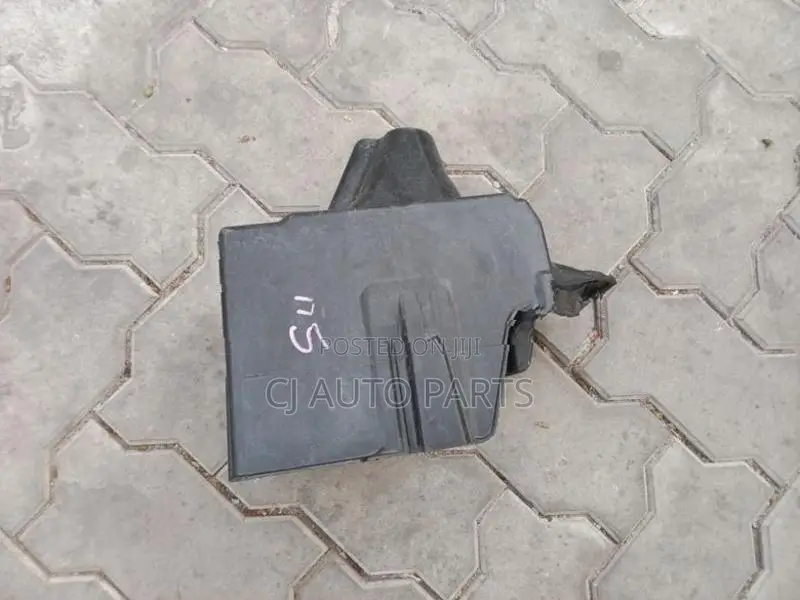 Suzuki Alto HA25 Battery Cover