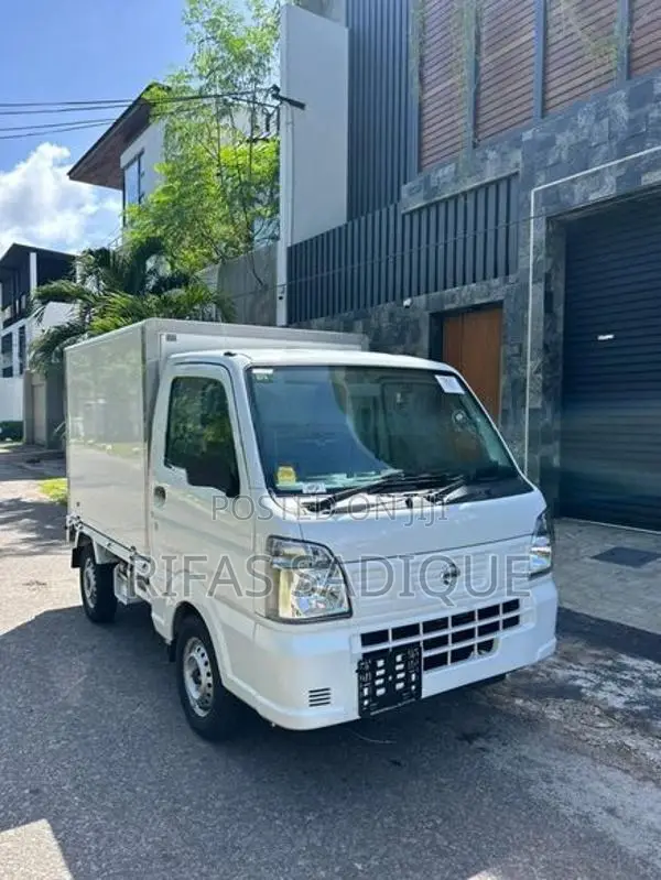 Nissan Clipper NT-100 Freezer 2023
