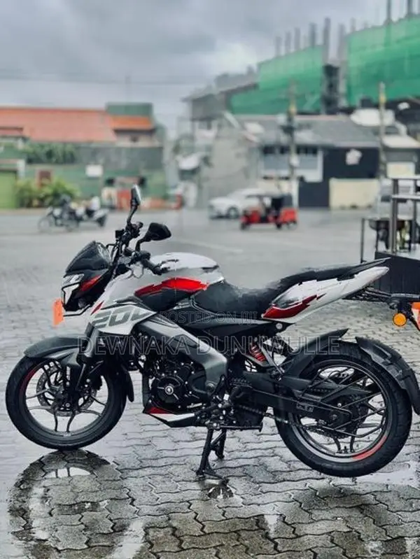 Bajaj Pulsar NS200 2025