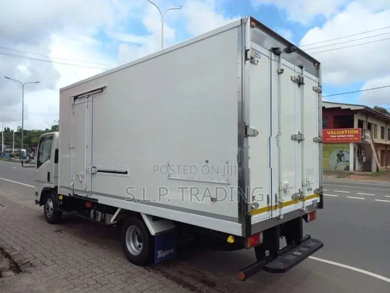 Isuzu Elf 2022