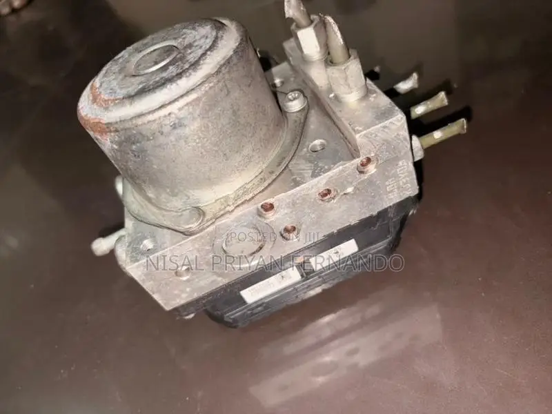 Nissan X Trail NT31 ABS Actuator