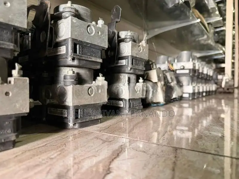 Nissan X Trail NT31 ABS Actuator
