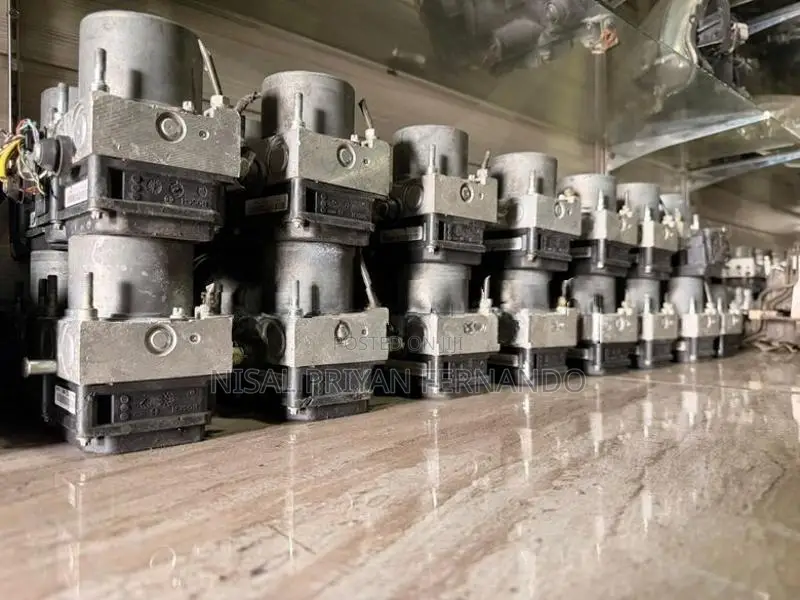 Nissan X Trail NT31 ABS Actuator