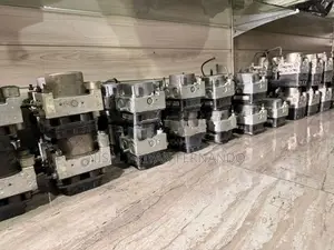 Nissan X Trail NT31 ABS Actuator