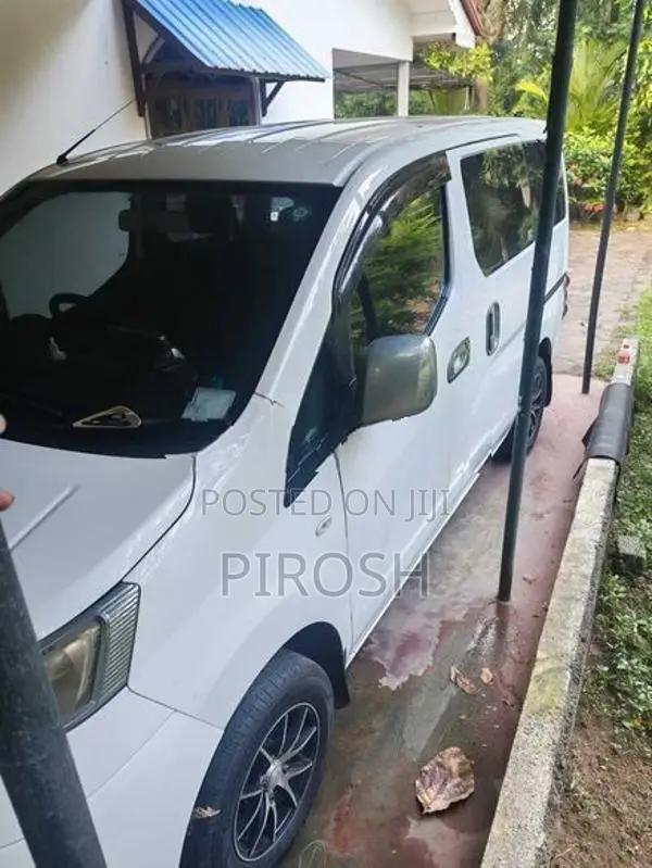 Nissan e-NV200 2013