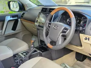 Toyota Land Cruiser Prado 2023