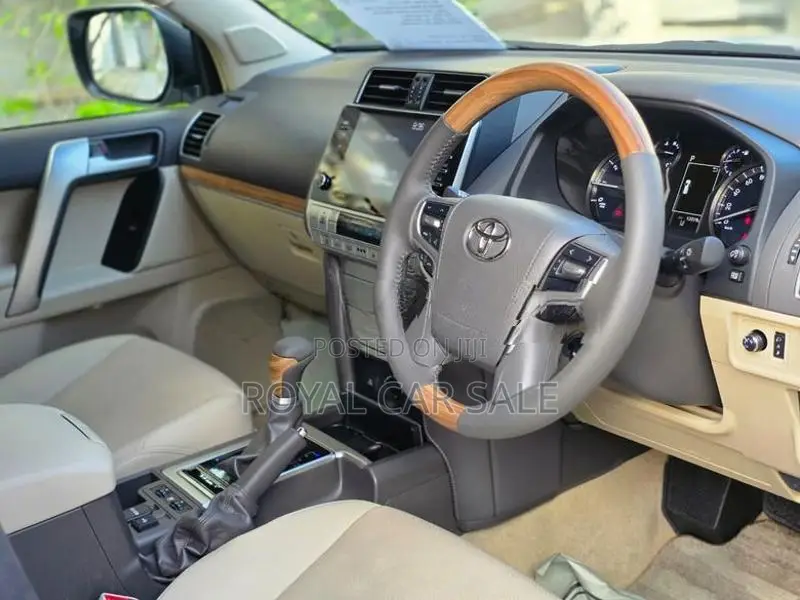 Toyota Land Cruiser Prado 2023