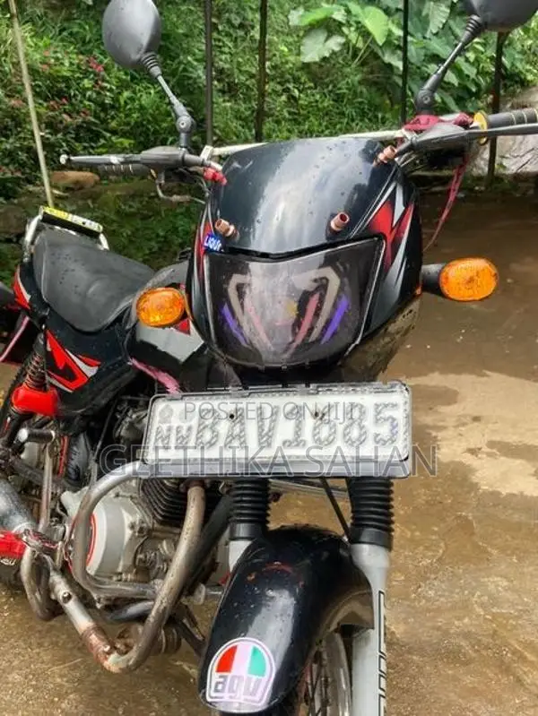 Bajaj CT100 2013