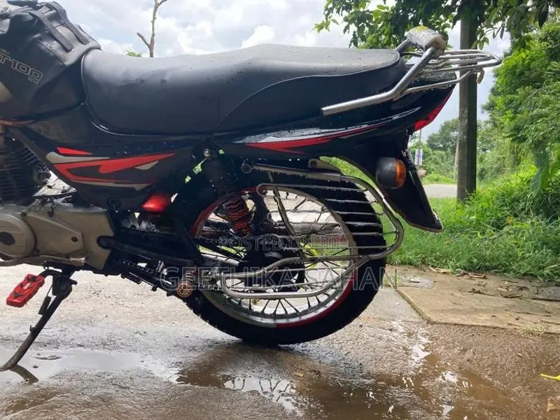 Bajaj CT100 2013