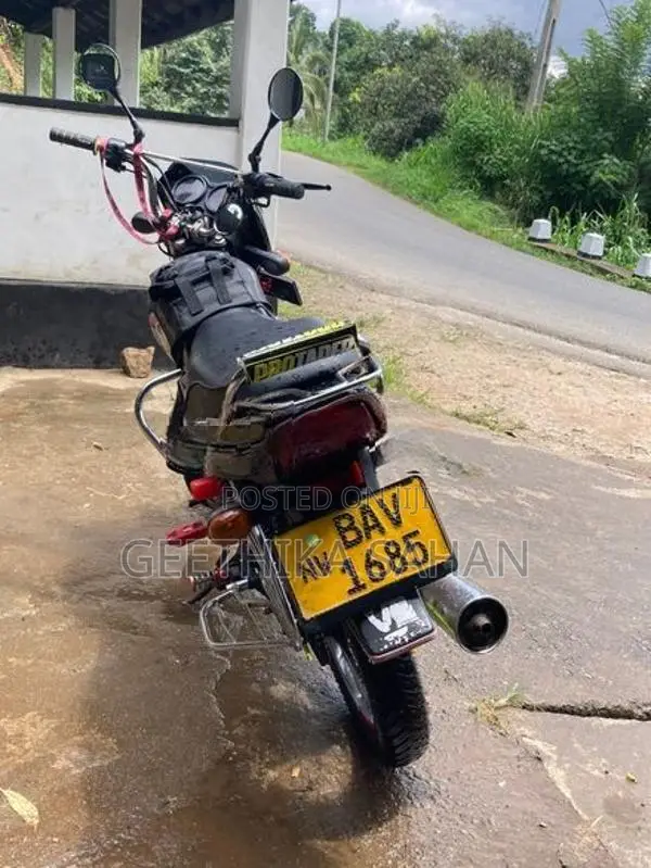 Bajaj CT100 2013