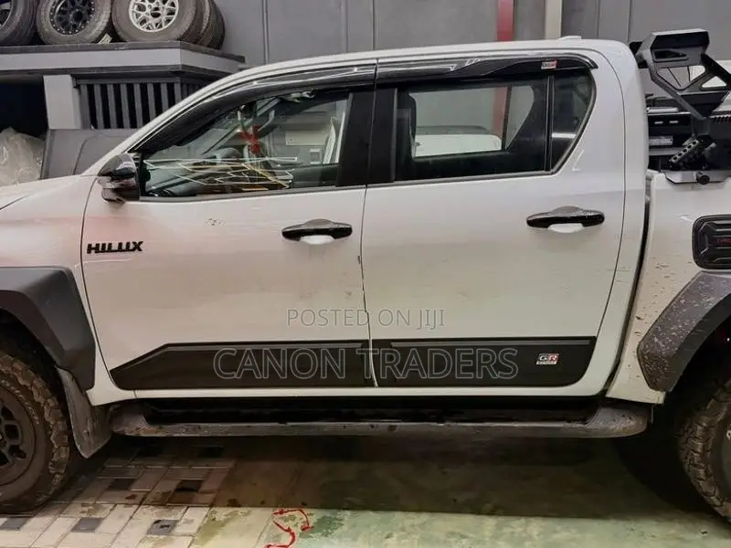 Hilux 2025 GR Hamer Machine Gun Roll Bar