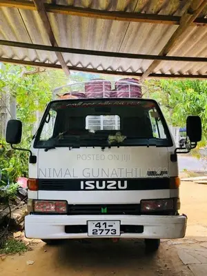 Isuzu Elf 1981