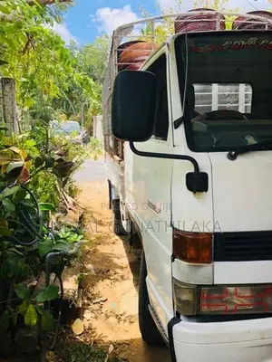 Isuzu Elf 1981