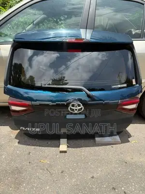 Toyota Reize Tail Door