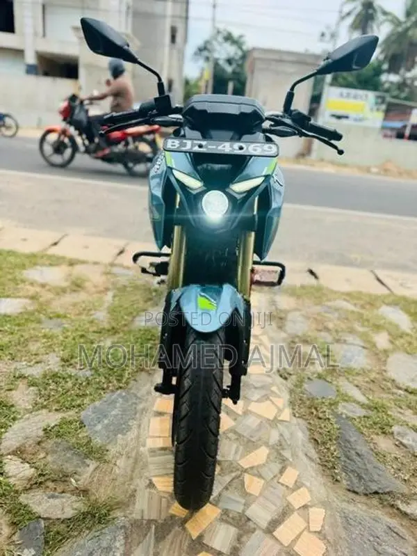 Bajaj Pulsar N160 Premium 2025