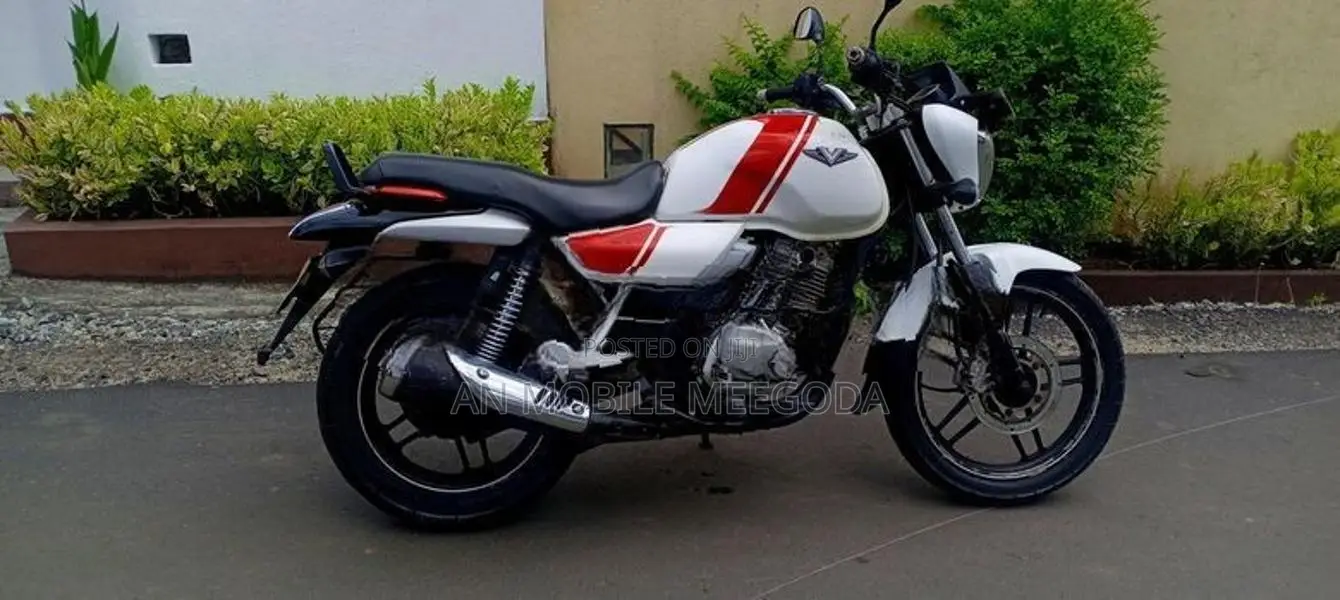 Bajaj V15 2016