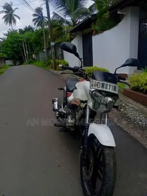 Bajaj V15 2016
