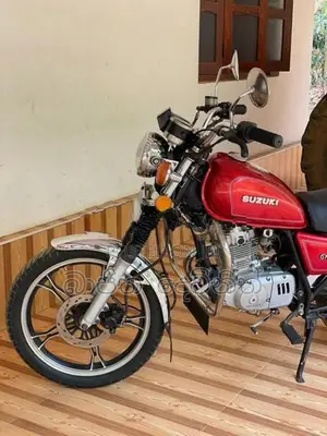 Suzuki GN 125 2016