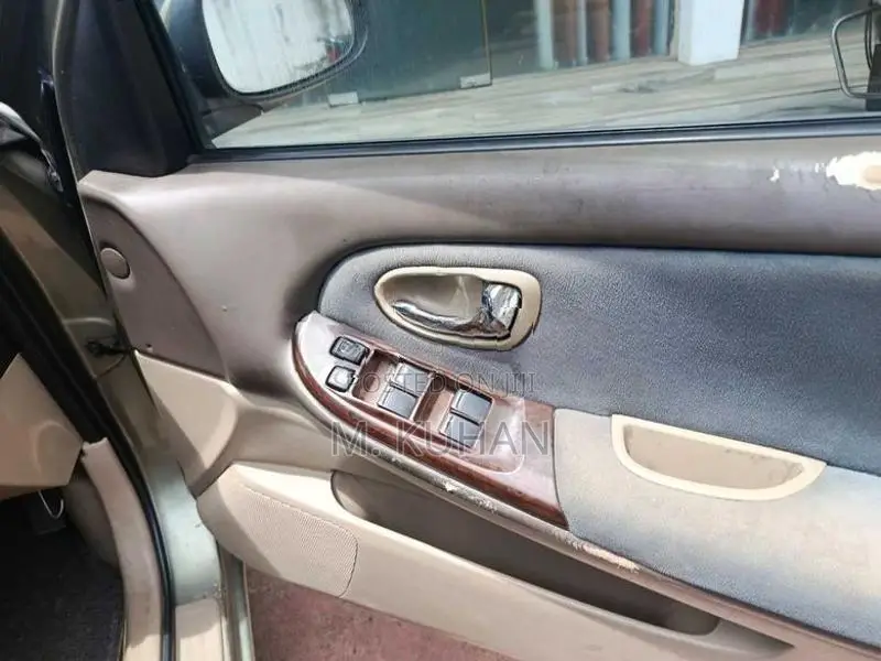 Nissan Cefiro A33 2000
