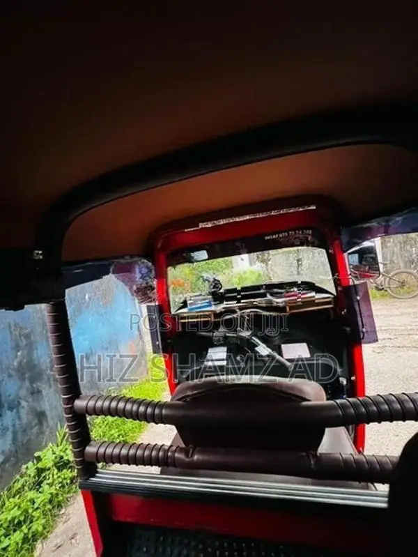 Bajaj RE 2017