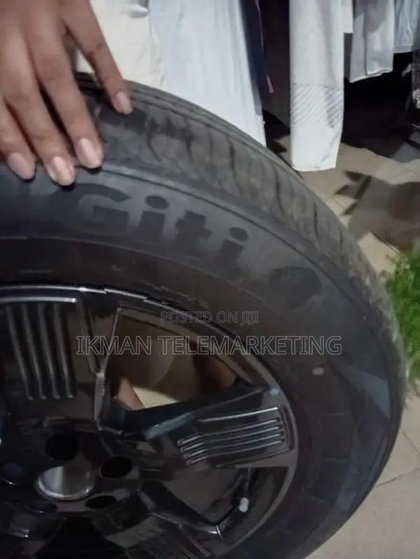 Giti 235/65/R18 Tyre Set with 18-Inch Alloy Wheel
