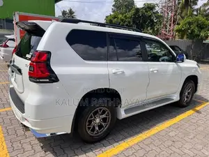 Toyota Land Cruiser Prado TX 2023