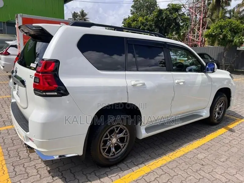 Toyota Land Cruiser Prado TX 2023