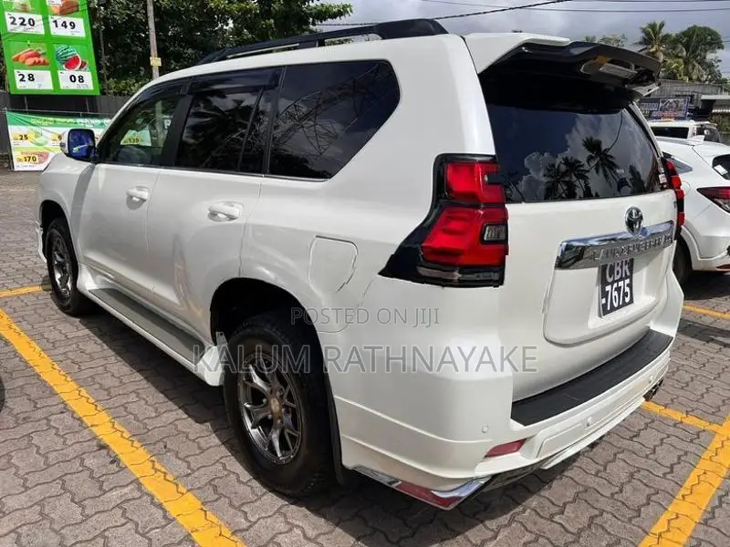 Toyota Land Cruiser Prado TX 2023