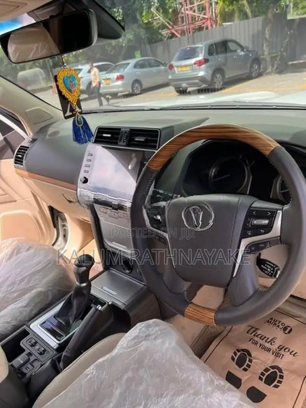 Toyota Land Cruiser Prado TX 2023