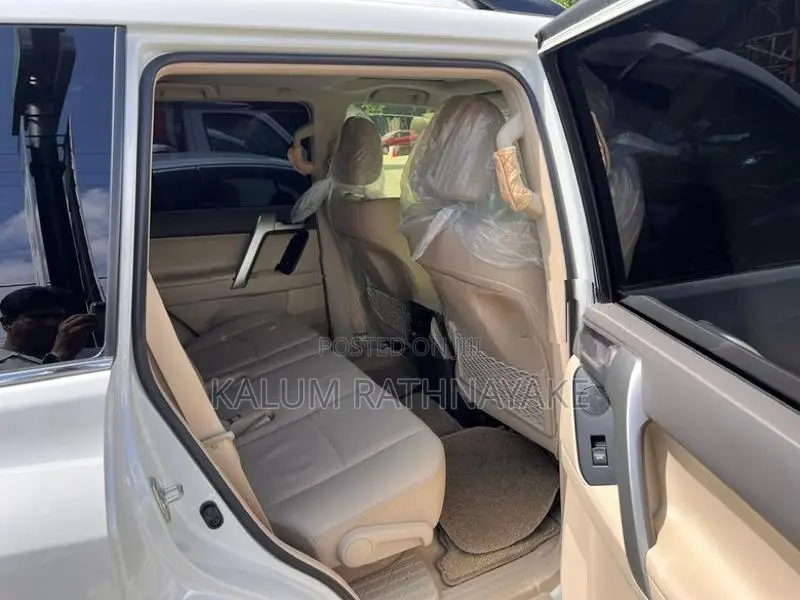 Toyota Land Cruiser Prado TX 2023