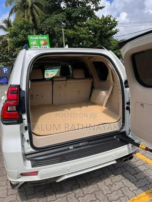 Toyota Land Cruiser Prado TX 2023