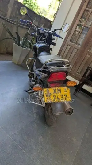 Bajaj CT100 2012