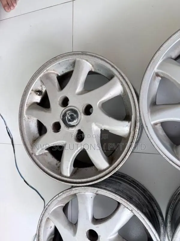 Nissan 14 Inch Alloy Wheels
