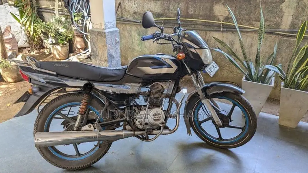 Bajaj CT100 2012