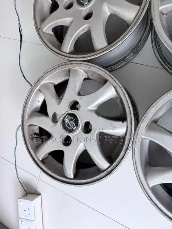 Nissan 14 Inch Alloy Wheels