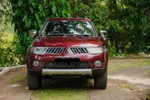 Mitsubishi Montero 2012