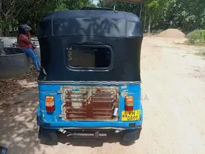 Bajaj RE 2010