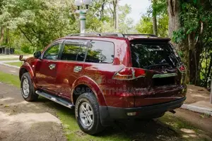 Mitsubishi Montero 2012