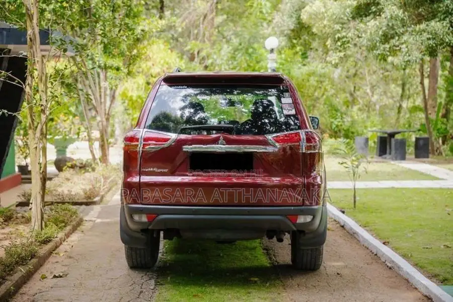 Mitsubishi Montero 2012