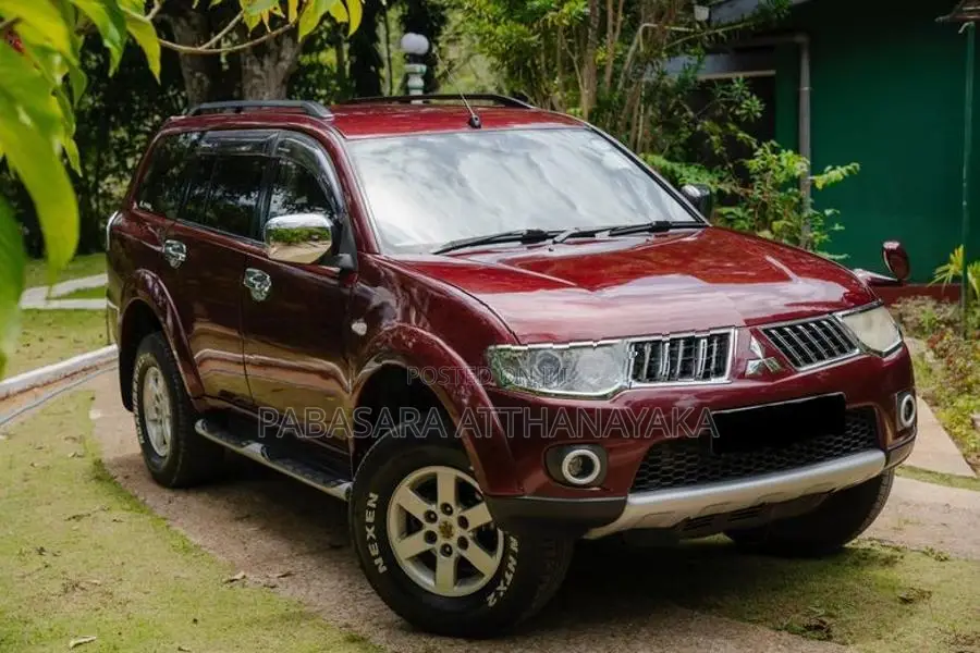 Mitsubishi Montero 2012