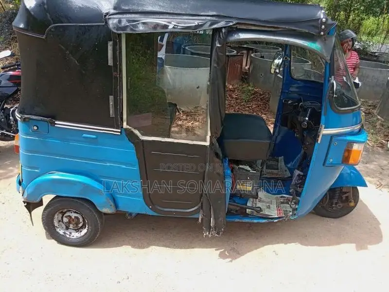 Bajaj RE 2010